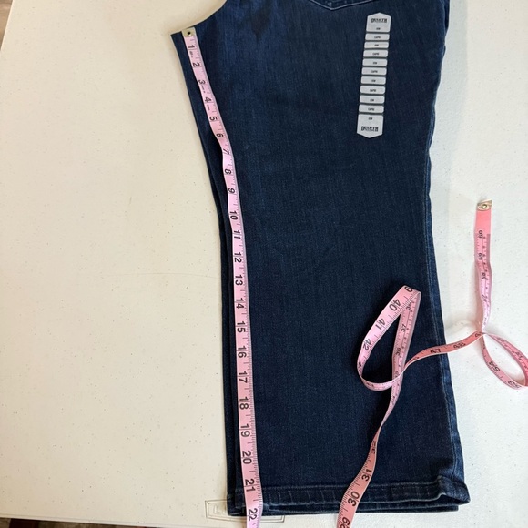 NWOT Duluth Trading Co Denim Capri Straight Leg Dark Wash Stretch Women’s Sz 16W - Picture 7 of 10
